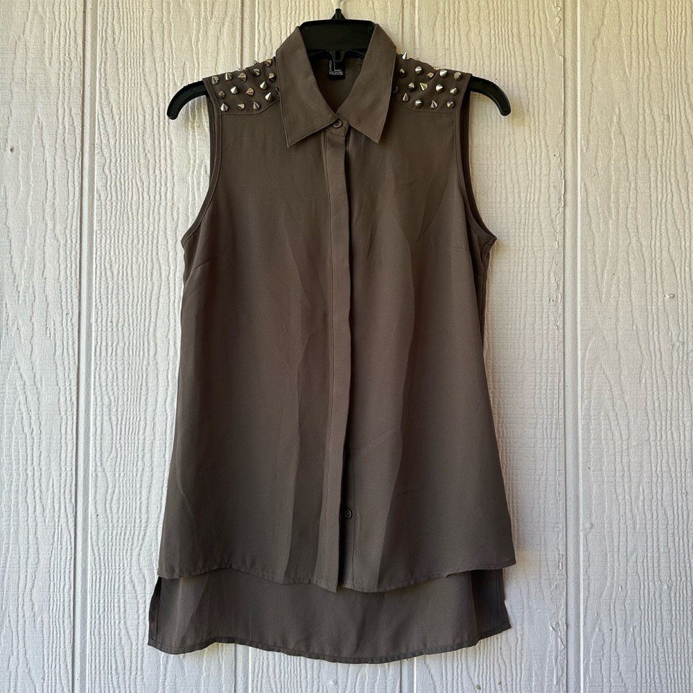 Forever 21 Sleeveless Top With Silver Studs
